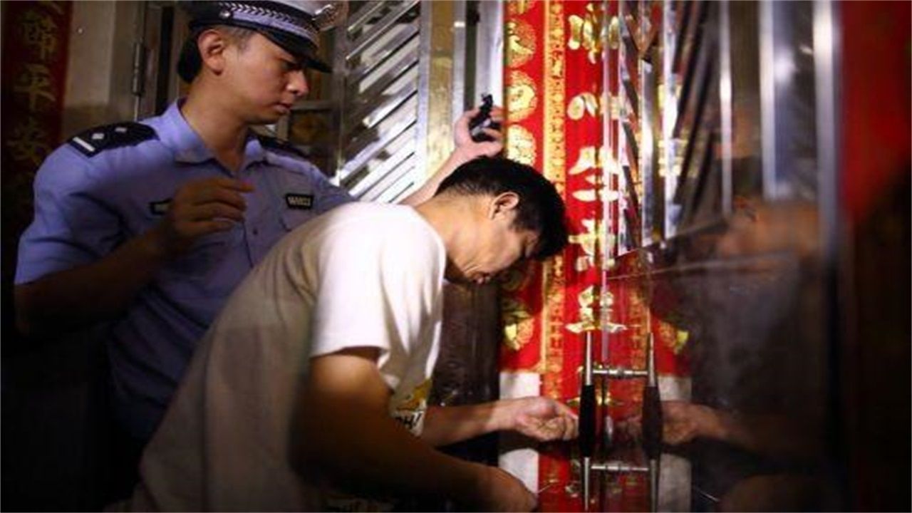 云岩区请开锁师傅开了锁后，师傅为什么一般都不进门，就算主人请也不进去？